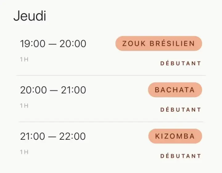 Grille horaire du jeudi sur fond crème : 19:00 zouk brésilien, 20:00 bachata, 21:00 kizomba, chaque cours d'une heure et marqué débutant.