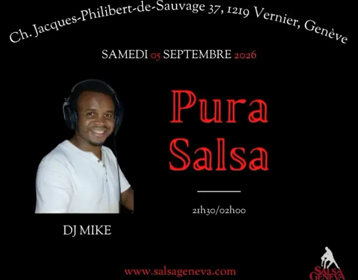 Affiche noire annonçant Pura Salsa en lettres rouges, avec DJ Mike casque sur les oreilles et les horaires 21h30/02h00
