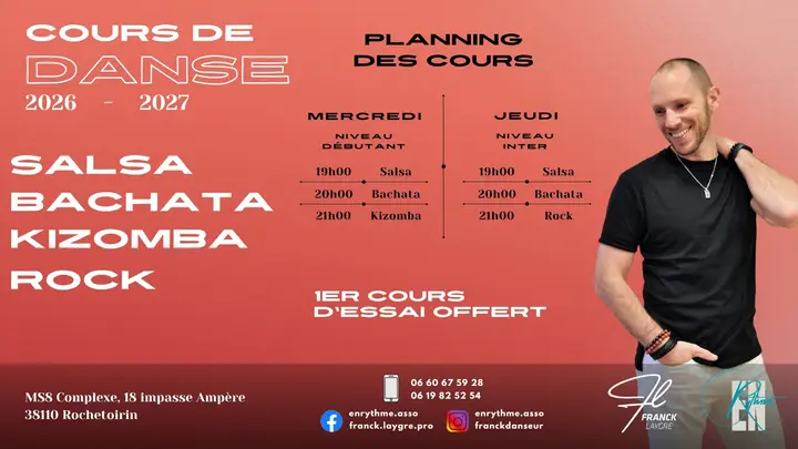 Affiche rouge du planning de cours 2026-2027 d'En Rythme, avec un danseur souriant en t-shirt noir et la grille mercredi débutant salsa, bachata, kizomba face au jeudi inter…